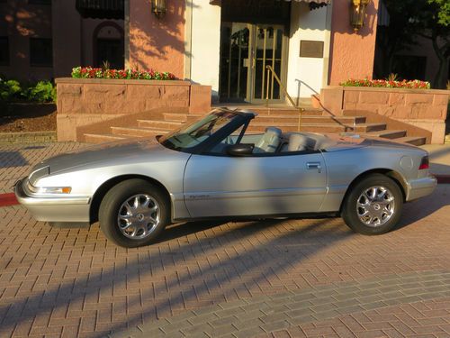 1990 buick reatta conv....  excellent condion!   low miles