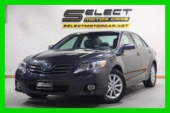 2011 toyota camry v6 xle-- "navigation"-- "leather"-- "glass roof"-- "alum wheel