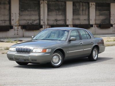 01 merc grand marquis 4dr full size sedan v8 low miles 57k clean inexpensive car