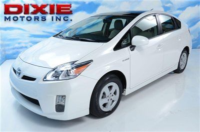 2010 toyota prius * solar roof * navigation * sunroof * backup cam * leather