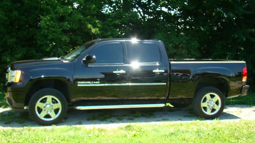 Denali 2500 hd duramax diesel absolutely loaded &amp; like new