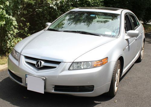 2005 acura tl. 4-door sedan, lt gray interior and silver exterior