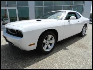 2010 dodge challenger se/ v6 good gas mileage/ sporty/ clean history