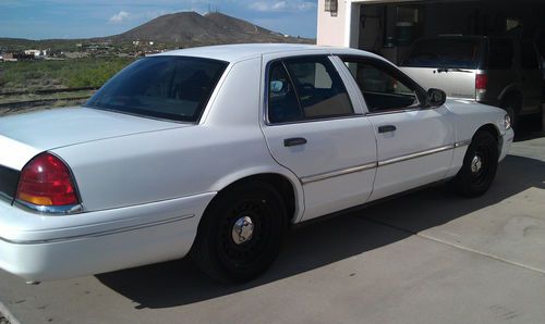 1999 ford crown victoria police interceptor sedan 4-door 4.6l