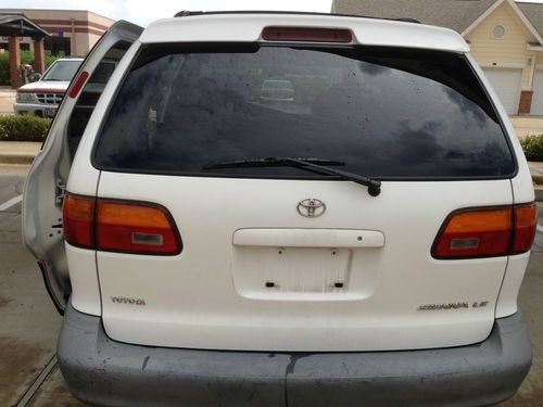 2000 Toyota Sienna LE Mini Passenger Van 5-Door 3.0L, image 3