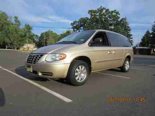 2006 Town & Country Touring w/ Navi - EVERY OPTION, image 6