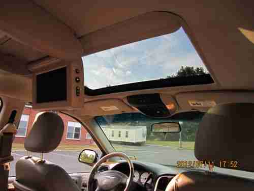 2006 Town & Country Touring w/ Navi - EVERY OPTION, image 9
