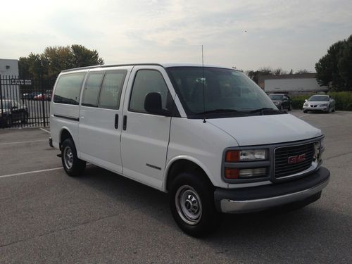 2002 gmc savana 2500 9 passenger van..5.7 v8 gas motor,auto.trans ice cold air