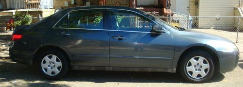 2005 honda accord lx sedan - low mileage- clean carfax - gas saver - no reserve