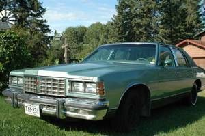 Bonneville pontiac 1977. like new no rust, has 60,000 actual miles on it. interi