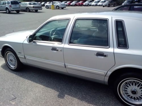 1996 lincoln town car signature sedan 4-door 4.6l