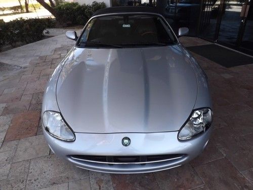 2005 Jaguar XK8 Base Convertible 2-Door 4.2L, image 3