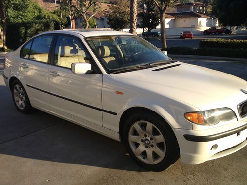 2002 bmw 325i base sedan 4-door 2.5l