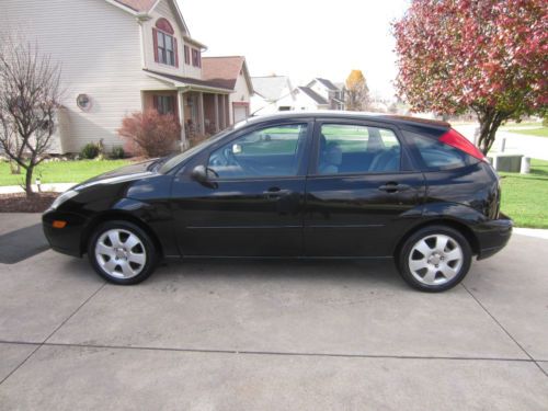 2002 ford focus zx5 hatchback 5-door 2.0l