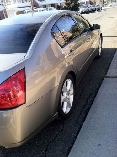 2005 nissan maxima se sedan 4-door 3.5l