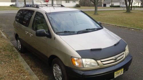 2001 toyota sienna , clean,well maintained, way under book value!!