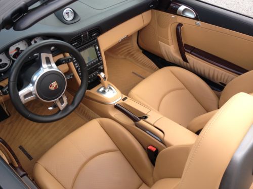 Turbo S Cabriolet - 1 Owner - Clean Carfax - Full Leather - Porsche Racing Green, image 26