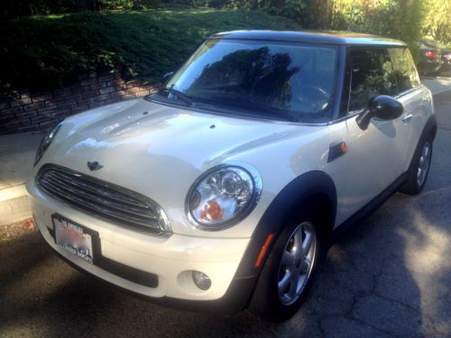 Mini cooper 2010 pepper white automatic. 45,400mi excellent by original owner