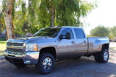 Beautiful 1 owner duramax diesel 4x4 dual rear wheel new tires leather dvd nav