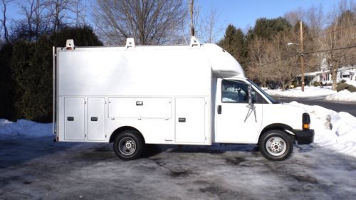 2004 gmc savana 3500 cutaway walk in utility body