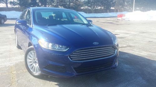 2013 ford fusion se hybrid 4 door,salvage,navi,rear cam