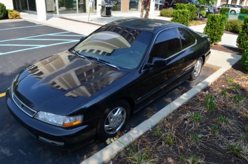 Black 2 doord honda accord lx