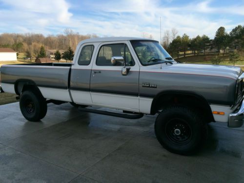 1992 dodge w250 base extended cab pickup 2-door 5.9l