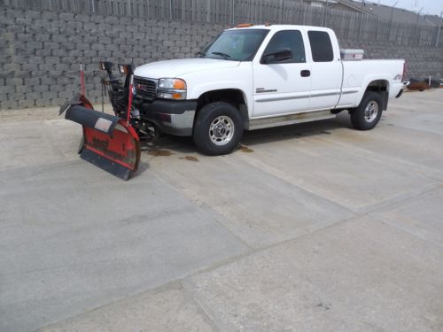 2002 gmc sierra k2500 heavy duty truck with 8 ft 6 inch v plow 8 new injectors.