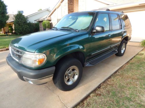 2000 Ford Explorer XLT 4-Door SUB 4.0L V6, image 2