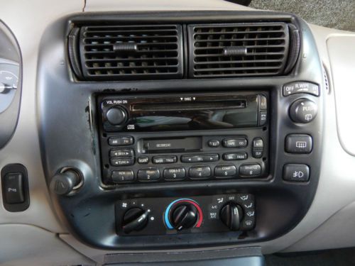 2000 Ford Explorer XLT 4-Door SUB 4.0L V6, image 9