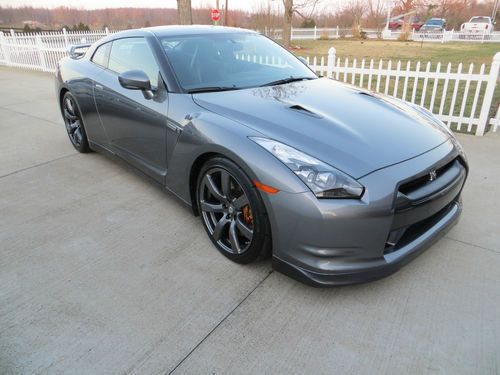 2009 nissan gt-r premium coupe excellent condition! gun metal gray