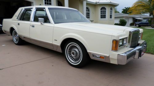 1989 Lincoln Town Car Signature SE Sedan 4-Door 5.0L, US $3,800.00, image 2