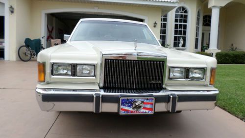 1989 Lincoln Town Car Signature SE Sedan 4-Door 5.0L, US $3,800.00, image 4