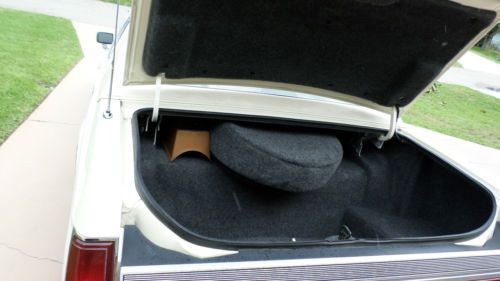 1989 Lincoln Town Car Signature SE Sedan 4-Door 5.0L, US $3,800.00, image 13