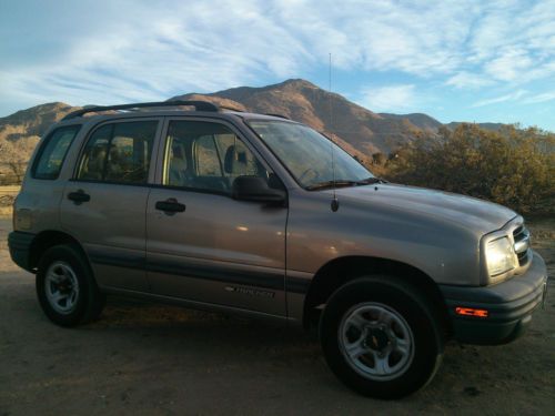 2002 chevrolet tracker base sport utility 4-door 2.0l