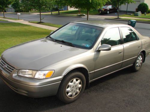 1997 toyota camry le sedan 4-door 2.2l