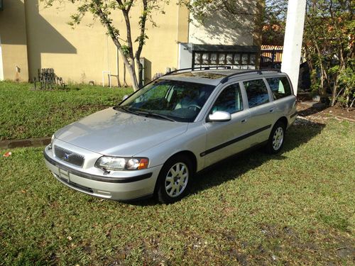 2002 volvo v70 base wagon 4-door 2.4l