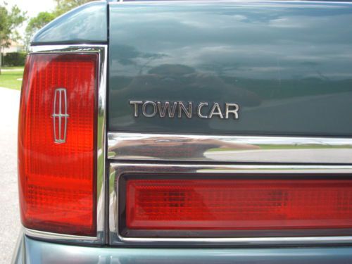 1996 Lincoln Town Car Signature Sedan 4-Door 4.6L, US $2,000.00, image 10