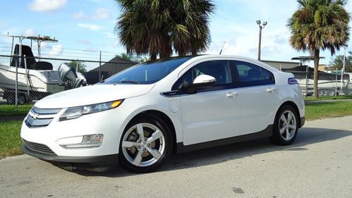 2012 chevy volt , 93/95 mpg , hybrid electric , this car is new !!
