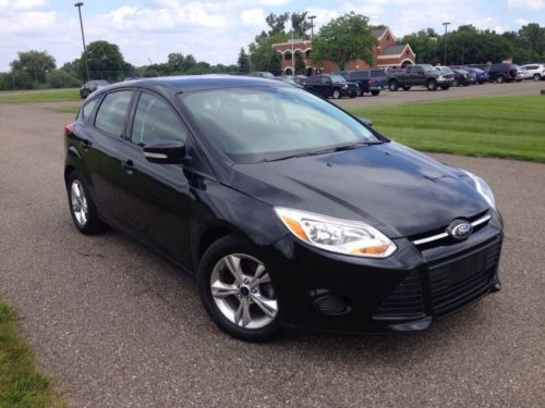 2013 ford focus se hatchback 4-door 2.0l/no reserve