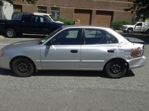 2001 hyundai accent gl sedan 4-door 1.6l