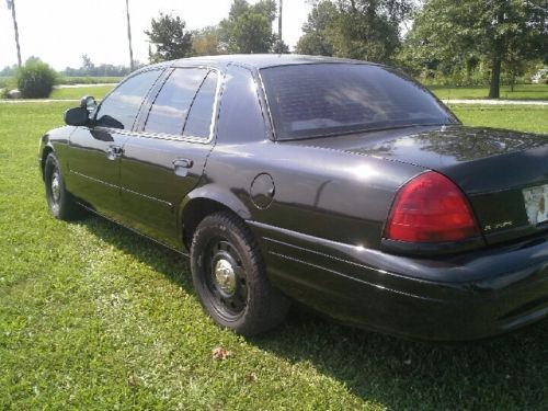 2006 Ford Crown Victoria Police Interceptor Sedan 4-Door 4.6L, image 2