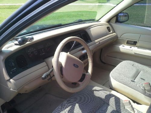 2006 Ford Crown Victoria Police Interceptor Sedan 4-Door 4.6L, image 8