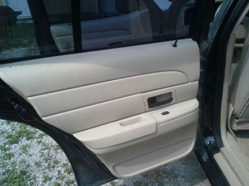 2006 Ford Crown Victoria Police Interceptor Sedan 4-Door 4.6L, image 11