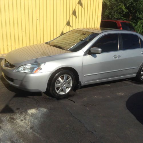 Silver 4dr honda accord exl, remote start w/alarm, sun roof, 6disc changer.