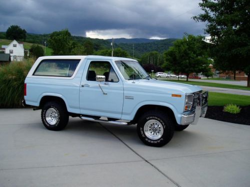 1986 ford bronco 4x4 .. 78k miles ... restored to show condition ...