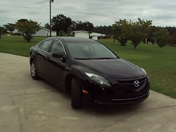 2013 mazda 6 i sport sedan 4-door 2.5l very low miles virtualy like brand new.