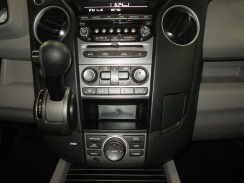 2WD Touring SUV 3.5L Leather Sunroof (12) cup holders (3) 12V aux pwr outlets, image 9