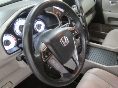 2WD Touring SUV 3.5L Leather Sunroof (12) cup holders (3) 12V aux pwr outlets, image 15