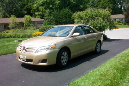 2010 toyota camry le sedan 4-door 2.5l great for teens!